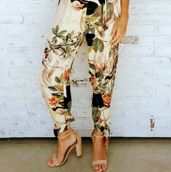 **sold ** Ladies Spaghetti Strap Romper - Picture 3 of 7